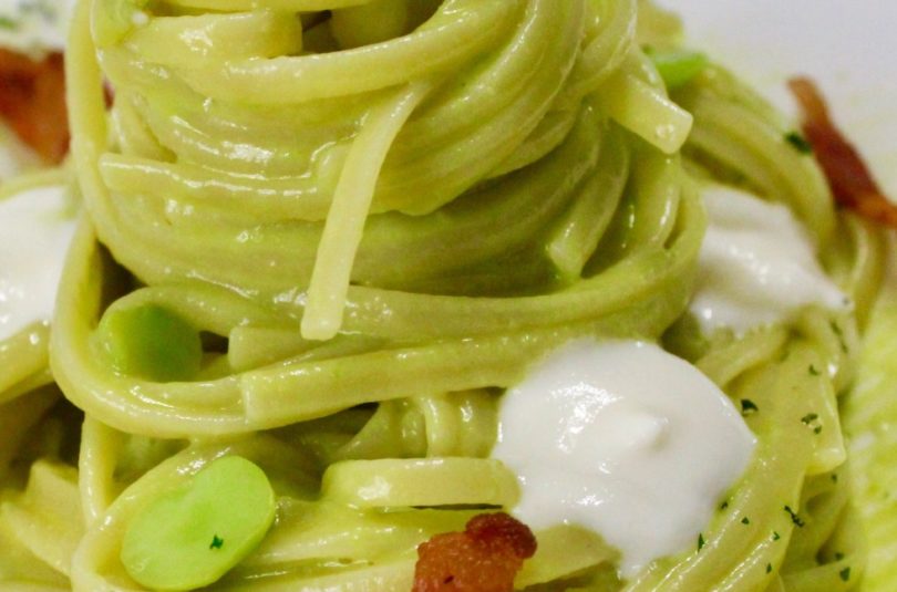 Trenette con pesto di fave, spuma di pecorino e guanciale