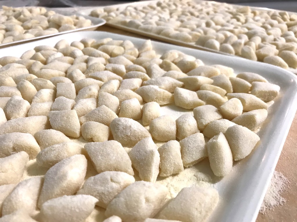 Gnocchi di patate rosse con pomodoro e basilico