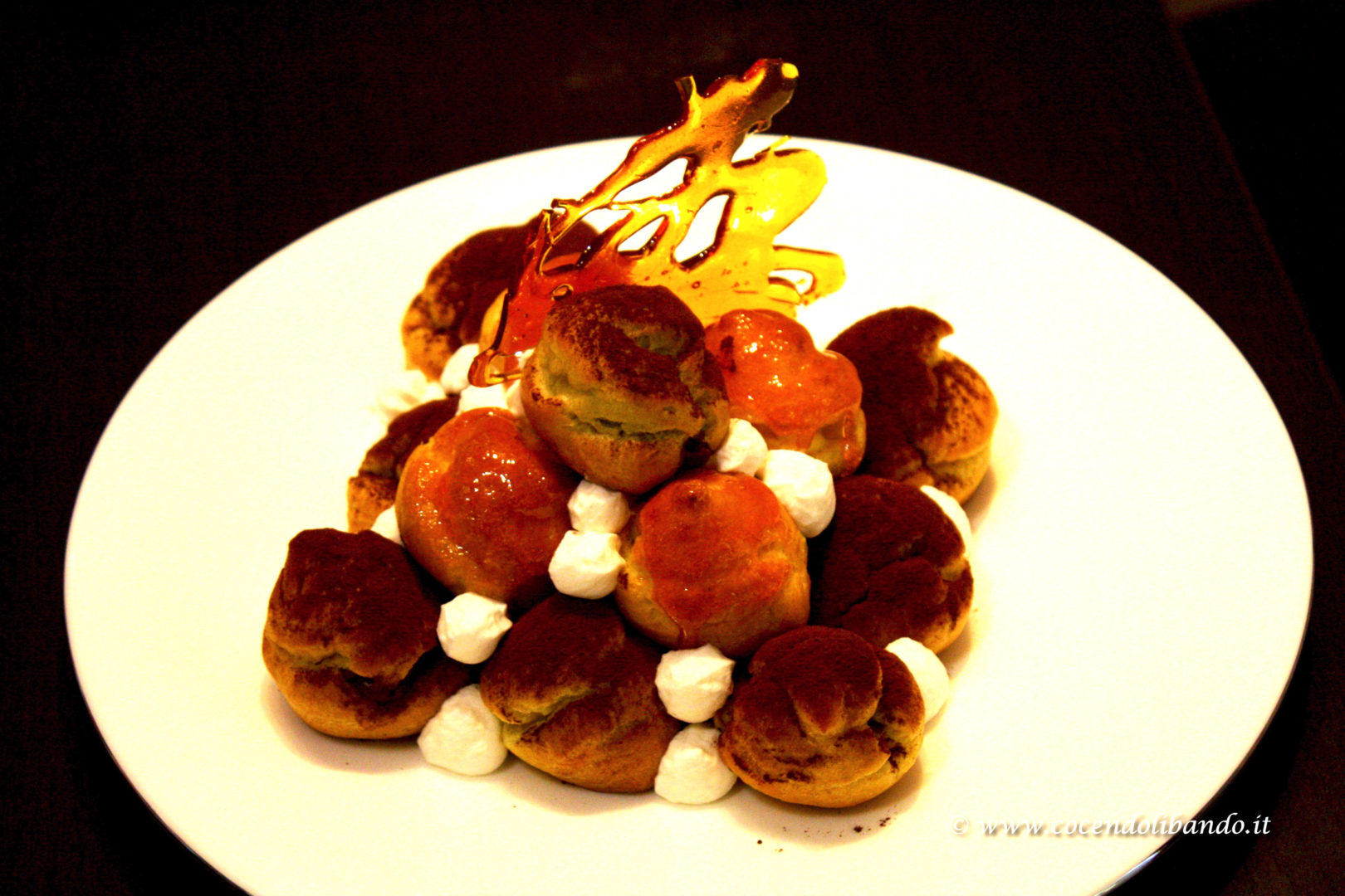 Bignè con crema e cioccolato