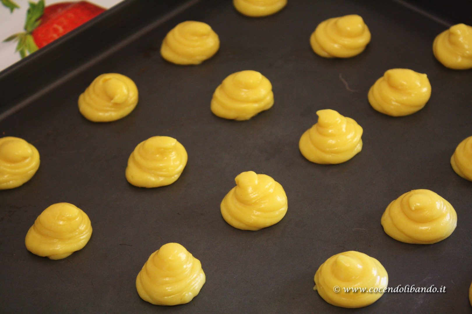 Bignè con crema e cioccolato
