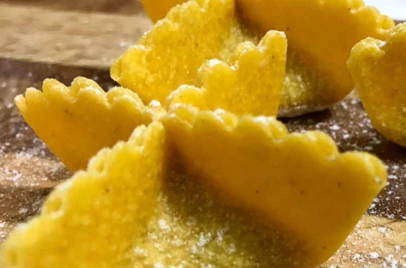 Fagottelli di cappone con cardoncelli e spuma di parmigiano