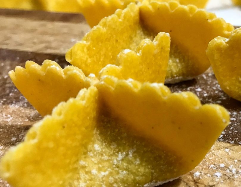 Fagottelli di cappone con cardoncelli e spuma di parmigiano