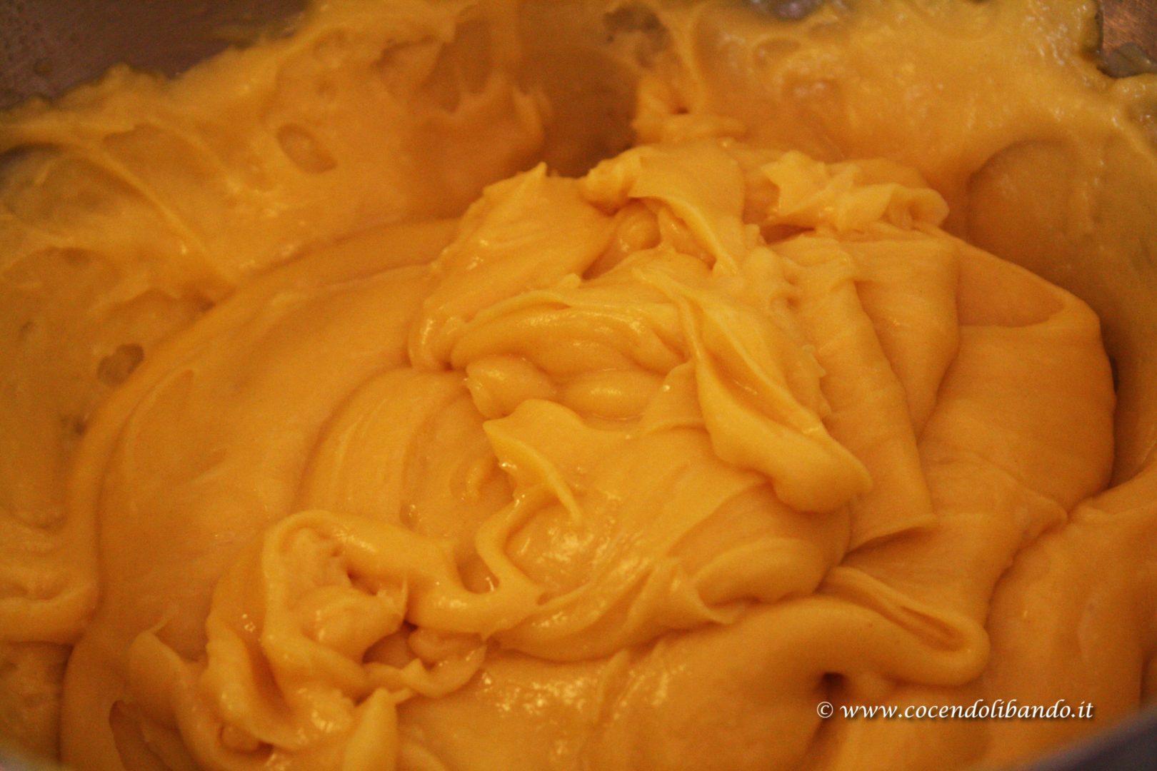 Bignè con crema e cioccolato