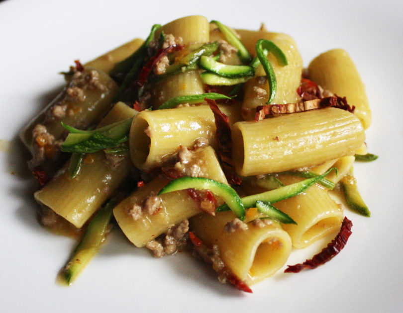 Rigatoni al ragù bianco…rosso e verde