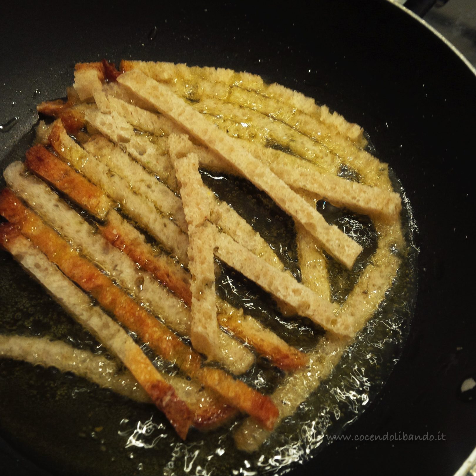 Stufato di ceci e broccoletti con ‘shanghai’ di pane fritto