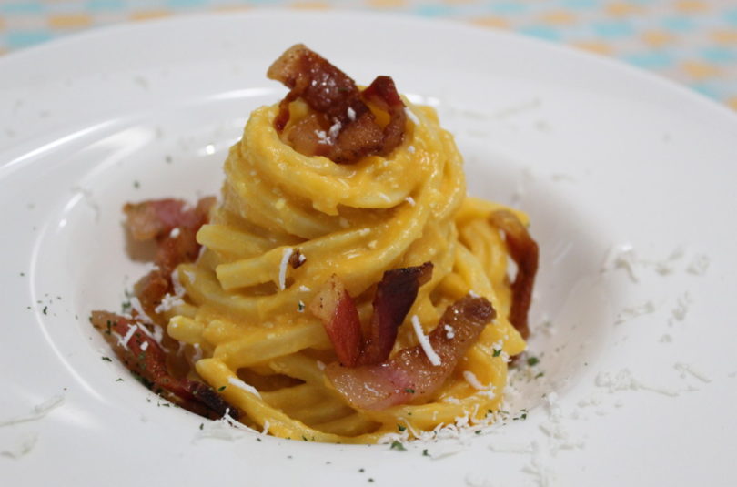 Stringozzi con crema di zucca, guanciale croccante e cacioricotta