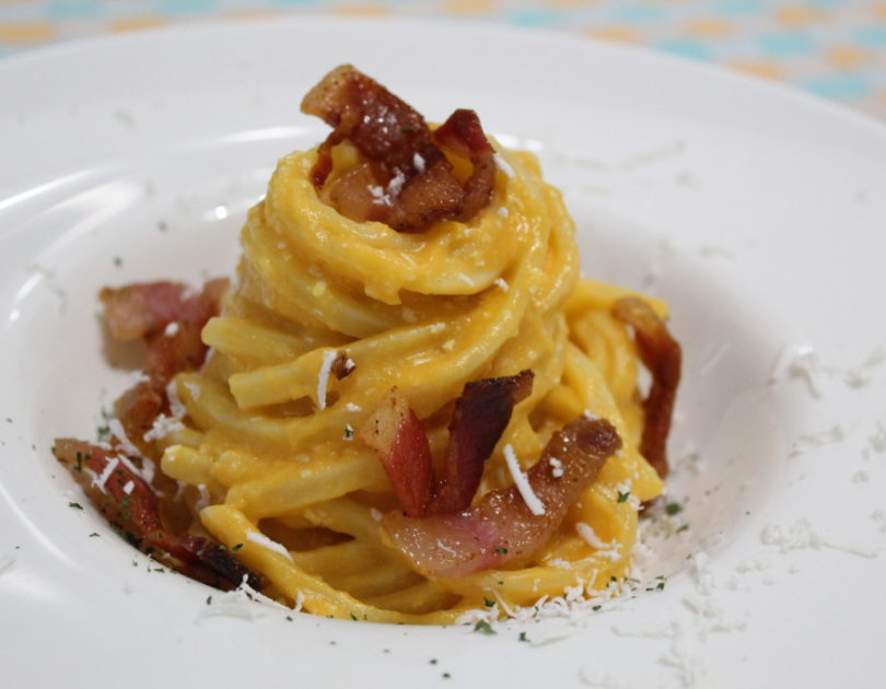 Stringozzi con crema di zucca, guanciale croccante e cacioricotta