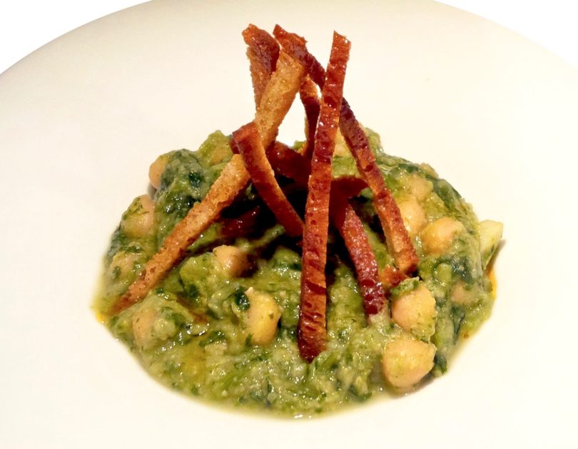 Stufato di ceci e broccoletti con ‘shanghai’ di pane fritto