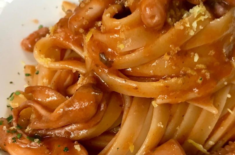 Fettuccelle con i totani (e scorza di limone)