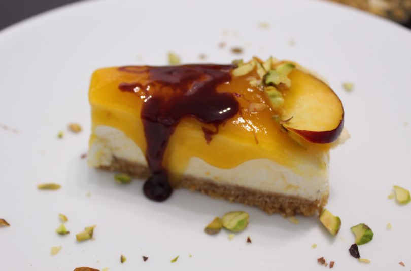 Cheesecake alle pesche con riduzione di Montepulciano