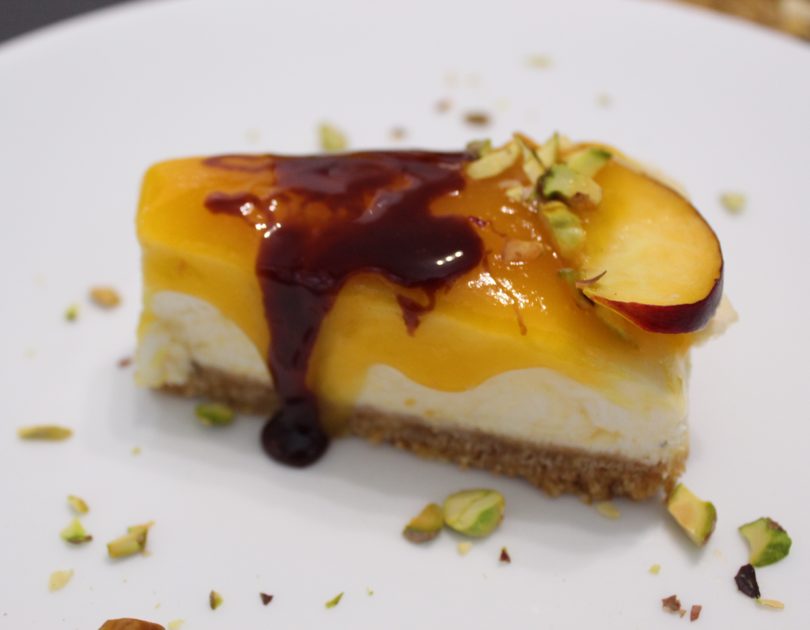 Cheesecake alle pesche con riduzione di Montepulciano