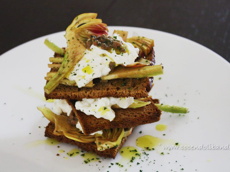 Pane di segale, bufala e carciofi alle acciughe