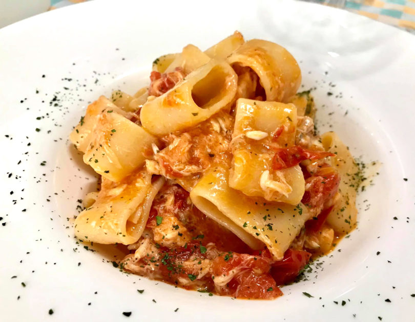 Calamarata con scorfano e datterini