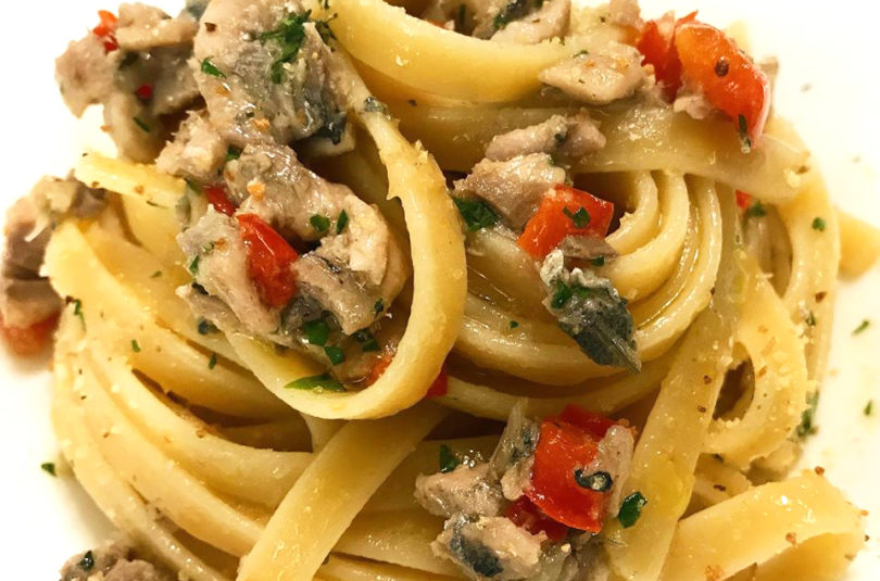 Fettuccelle con alici e peperone dolce