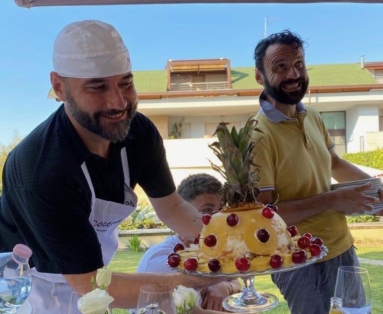 Zuccotto semifreddo di ananas e ciliegie
