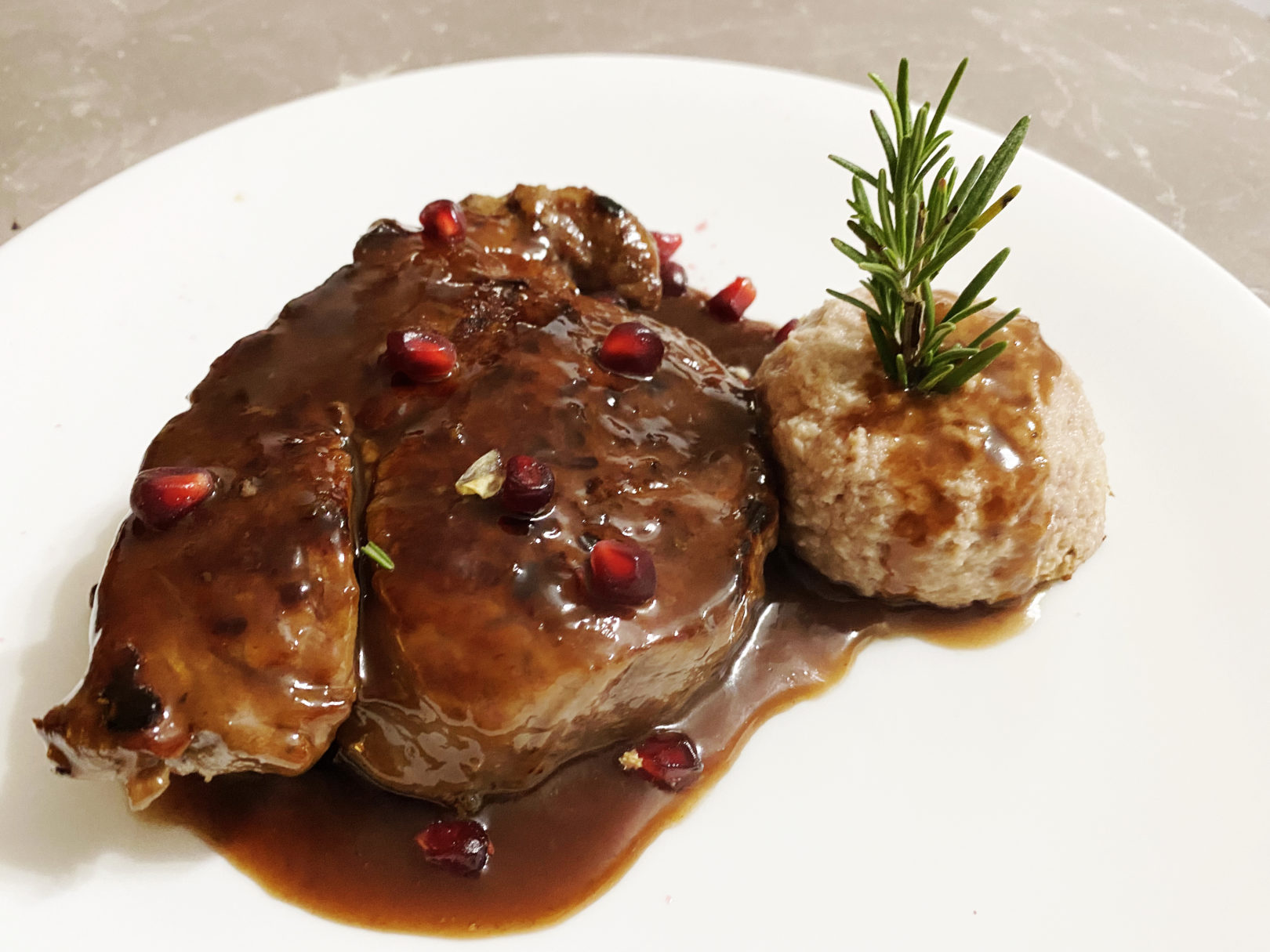 Filetto di manzo in agrodolce al melograno cocendolibando