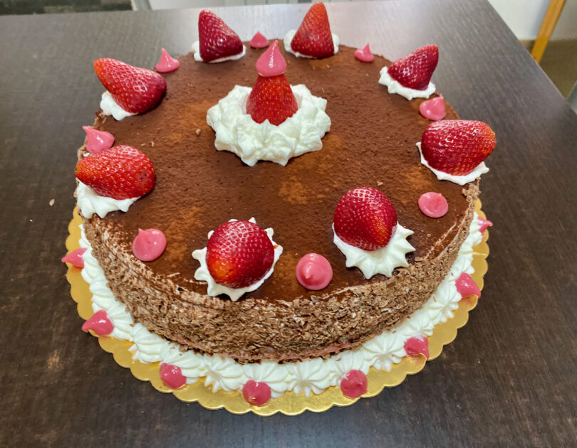 Torta fragole e cioccolato